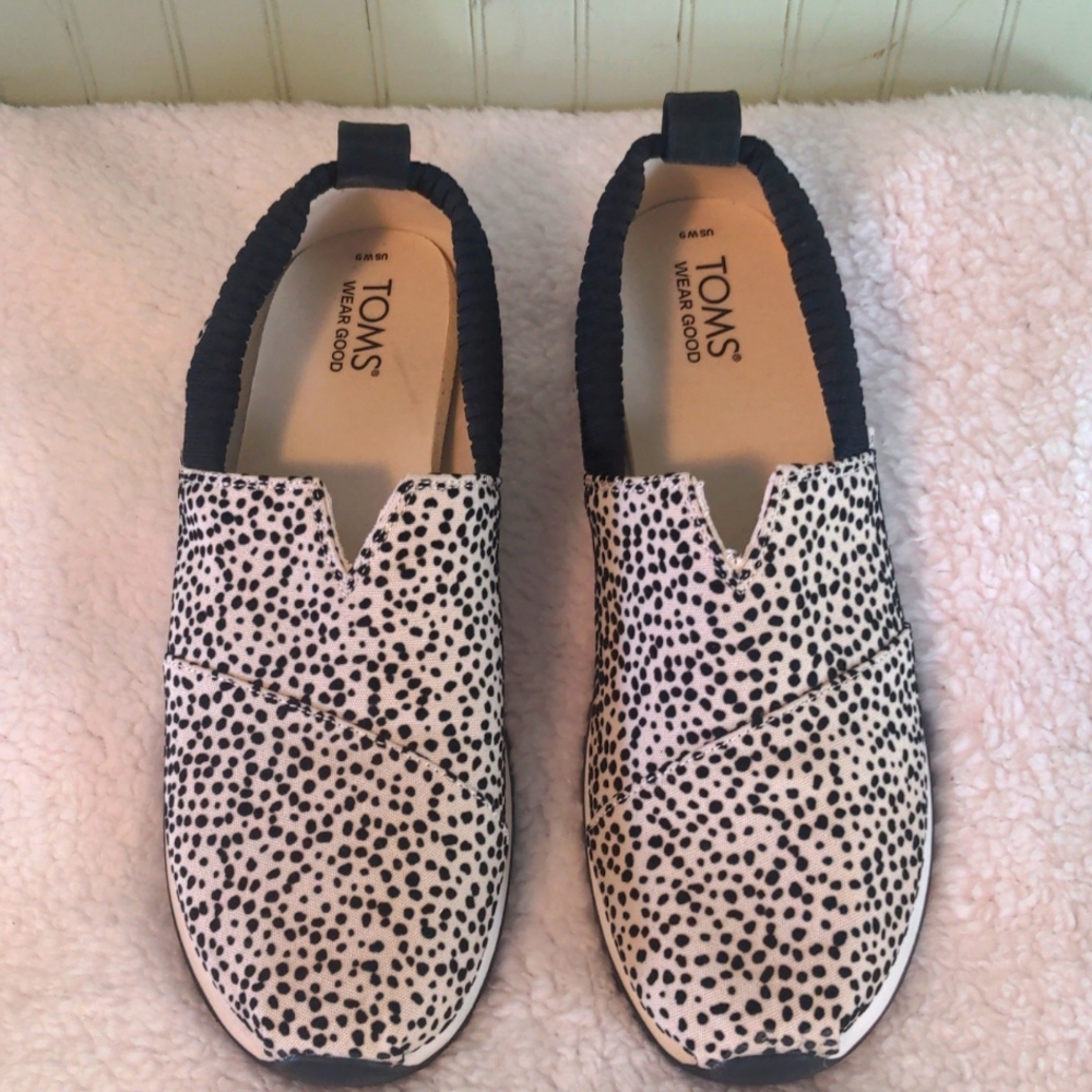 Women's Toms slip in shoes size 9